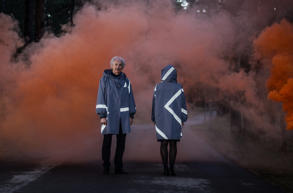 Atstarojošo tērpu un aksesuāru modes skate SPIID, ko organizē Valsts policija sadarbībā ar Latvijas Mākslas akadēmijas absolventi, notiks rīt, 27.oktobrī  Rīgā, Daugavgrīvas ielā 32 (uz nepabeigtā tilta) pulksten 18.30.