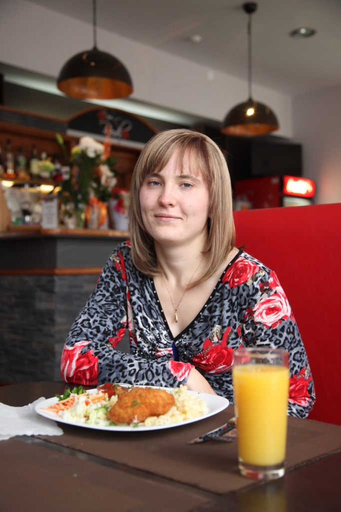 Tā kā pārvērtībām veltītā diena bija gara, Zanei tika sarūpētas gardas pusdienas “Rodos”.