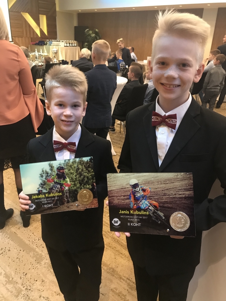 Šajā sezonā brāļi Kubuliņi bija izvirzījuši mērķi kļūt par Igaunijas čempioniem. Un abi sevi pierādīja lieliski, lai arī Jānis, kurš bija līderpozīcijās, nepiedaloties vienā posmā, palika 2.vietā. Savukārt Jēkabs plūca uzvaras laurus.	
Autors: no personiskā arhīva