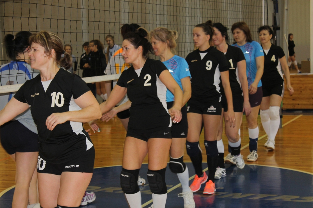 Dāmu I līgā jau ar pirmajām cīņām vērojama līdzvērtīga konkurence, kas sola intrigu. Gulbenes komandai – trīs spēlēs divas uzvaras. 	
Autors:  Ziedonis Lazdiņš   