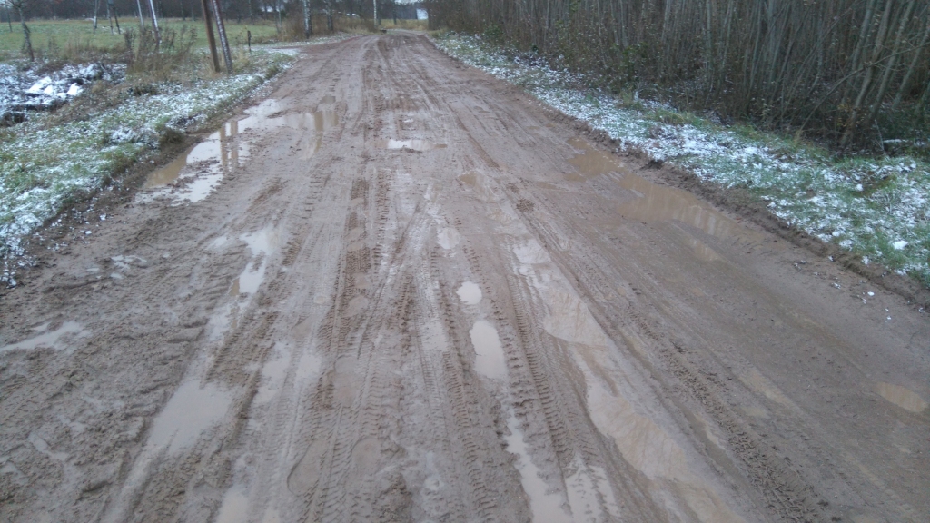 Lai gan pēc raksta “Dzirkstelē” ceļš Vecaduliena-Kaipi tika nogreiderēts, tomēr iedzīvotāji uzskata, ka tā stāvoklis pie Kaipiem īpaši nav uzlabojies. 	
Autors: Arvis D.