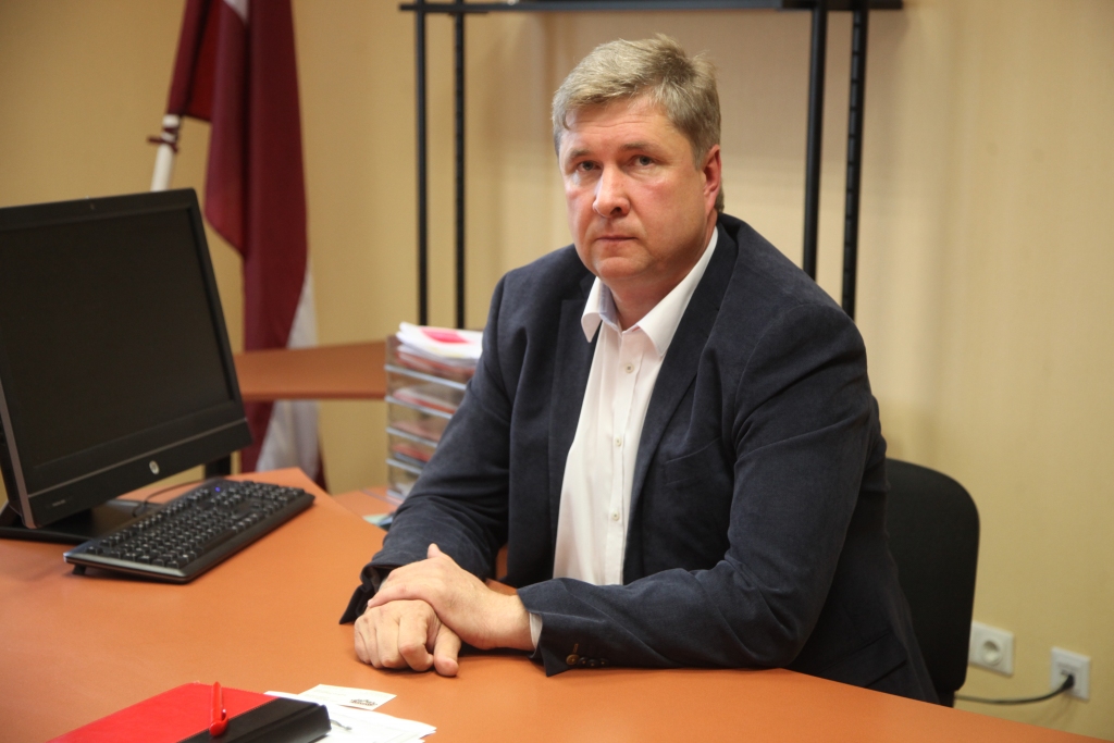 Gulbenes novada domes priekšsēdētājs Andris Vējiņš norāda, ka, vērtējot nākamā gada budžetu, liels izaicinājums ir gan minimālās algas palielinājums, gan tas, ka nākamais ir Dziesmu svētku gads, kas prasīs pietiekami lielus naudas līdzekļus. 
Autors:  no “Dzirksteles” arhīva