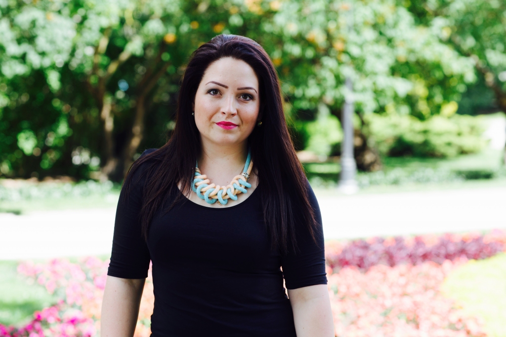 Vislielākais pārbaudījums Sabīnei Krilovai bija “Turaidas rozes” iestudējums septembrī - smagi mēģinājumi rītos un vakaros. “Dažas dienas pirms pirmizrādes atnācu mājās, bezspēcīgi sēdēju un ļāvu ritēt asarām,” atzīst Sabīne, bet uzsver, ka tas nav iemesls, lai apstātos.
Autors: no personiskā arhīva  