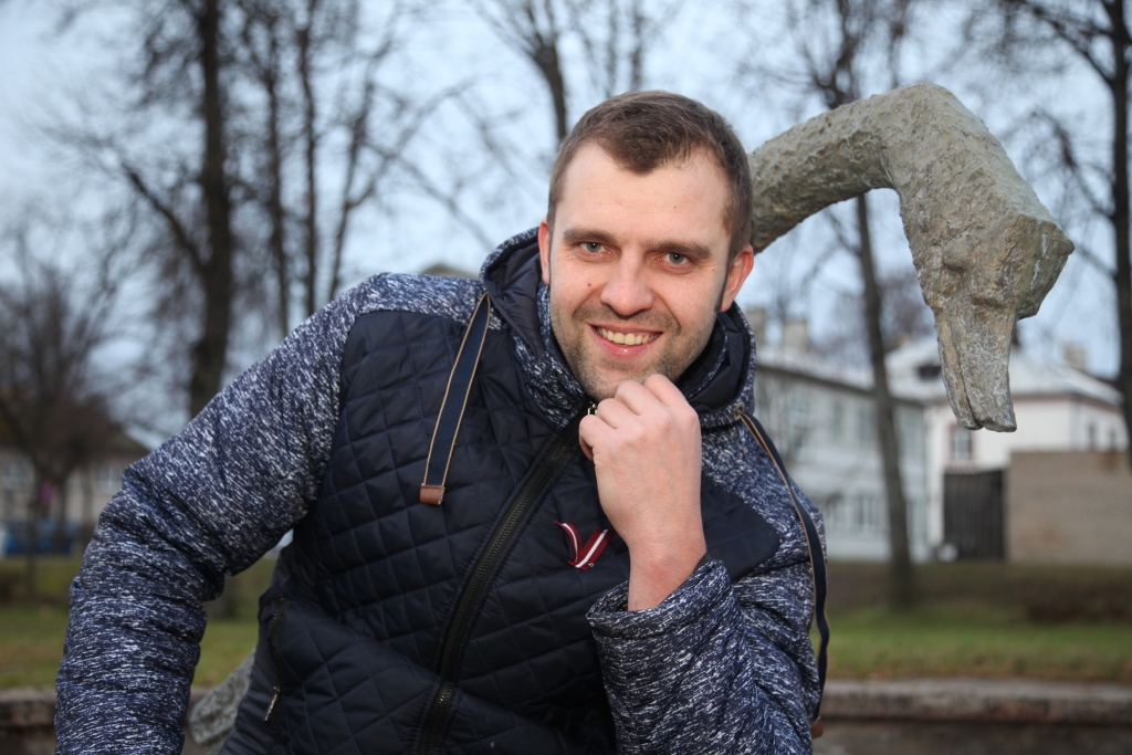 Kristapa Priedīša bērnība ir pagājusi laukos Kalnienā, tāpēc lauku darbi viņam nebūt nav sveši. Čaklums, lauku dzīves pārzināšana, veiksme, kā arī mierīga pieeja visam notiekošajam šova laikā ļāva plūkt uzvaras laurus.  
Autors: Gatis Bogdanovs