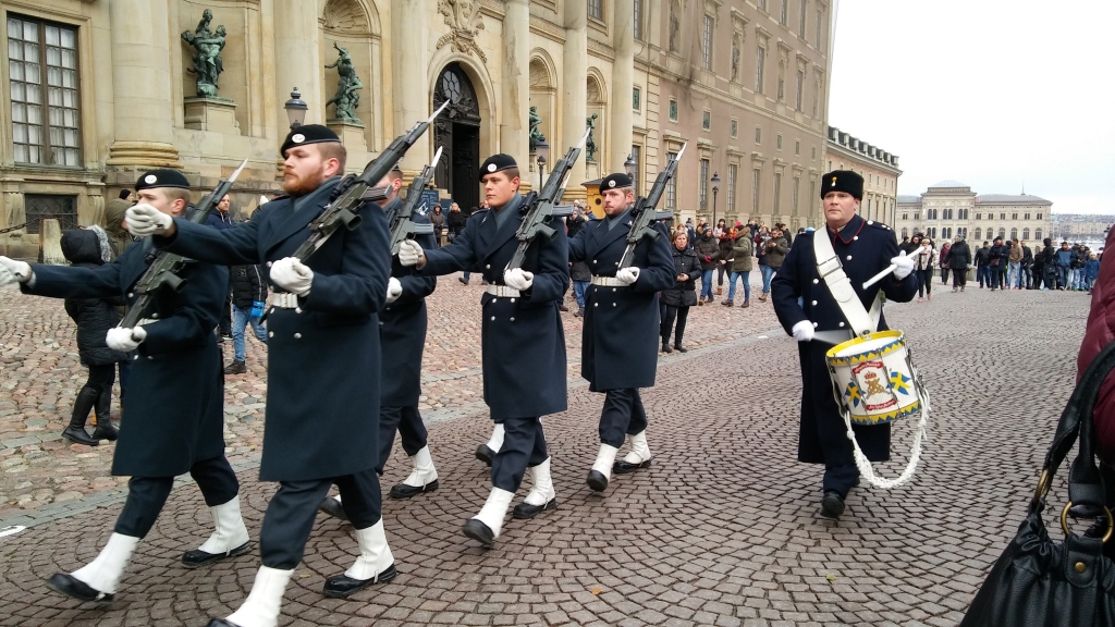 Stokholmas karaļa pils ar 608 istabām ir lielākā pils Eiropā. Tiesa, karaļpāris šeit pastāvīgi nedzīvo, tāpēc ir iespējams pili apmeklēt arī tūristiem. 
Autors: Pārsla Konrāde