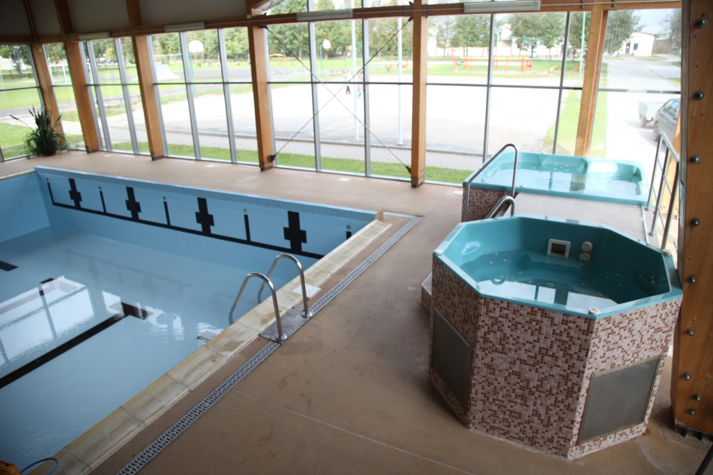 Ir labāka apmeklētība! Tā par Balvu peldbaseinu saka novada domes priekšsēdētājs Aigars Pušpurs. Tas - pateicoties ES atbalstītiem veselīga dzīvesveida projektiem un kaimiņu pašvaldībām. 
Autors: no “Dzirksteles” arhīva