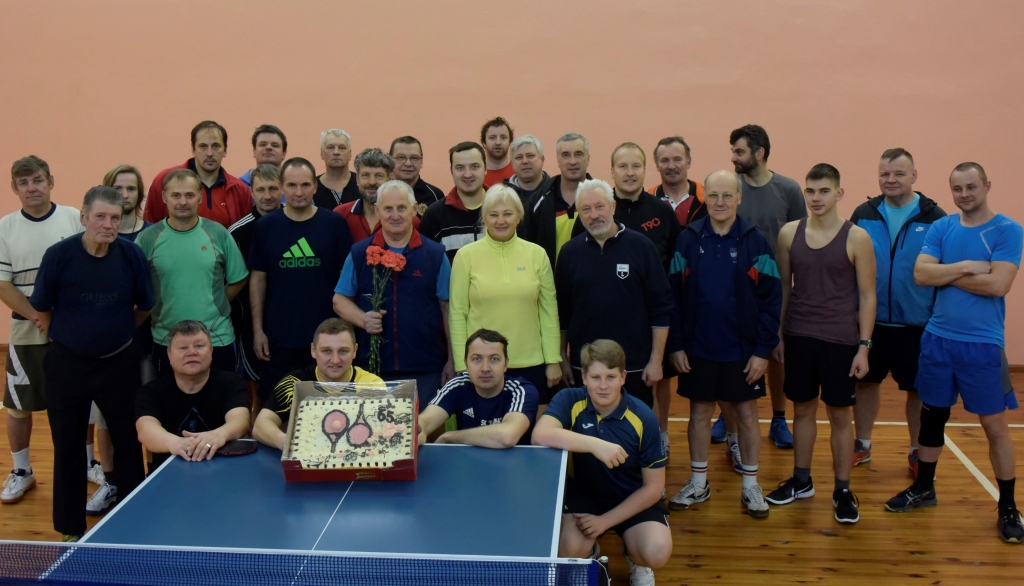 Dalībnieki arī apaļā jubilejā sveica Staru ilggadējo sportistu Jāni Gibalu.
Autors: no personiskā arhīva