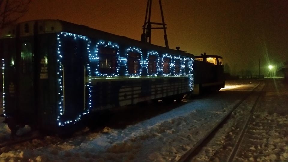 Bānītis ceļā uz Alūksni un atpakaļ no Alūksnes uz Gulbeni dosies ietērpts vizuļojošu gaismiņu tērpā, tā priecējot un radot svētku sajūtu braucējiem.
Autors: facebook.com