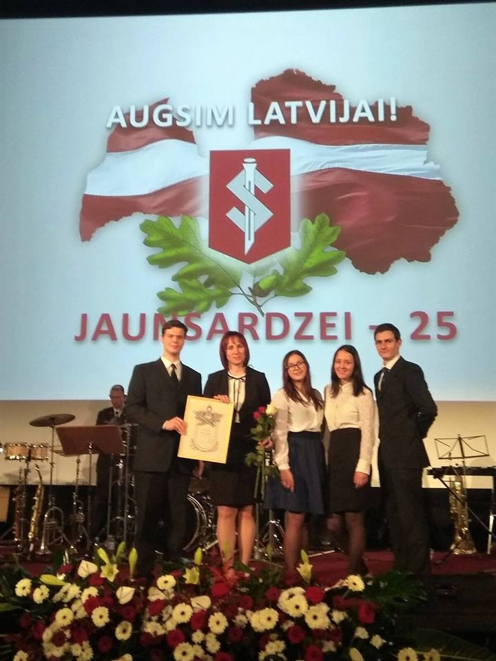 30.novembrī, Jaunsardzes dibināšanas 25.gadadienai veltītajā pasākumā, kinoteātrī “Splendid Palace” tika sveikti labākie instruktori un mērķtiecīgākie un apzinīgākie jaunsargi. Latvijas republikas aizsardzības ministrijas goda rakstu saņēma arī Lāsma Gabdulļina par teicamu darbu un ieguldījumu Jaunsardzes kustības attīstībā un nostiprināšanā. 
Autors: facebook.com