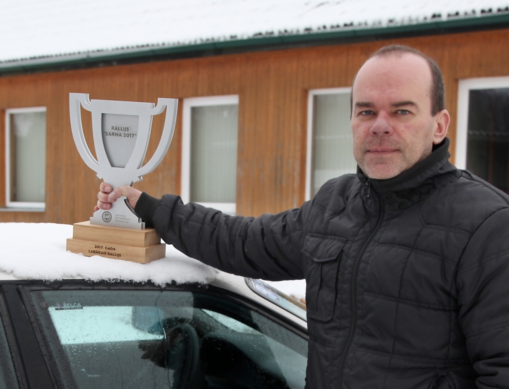 Jānis Sniedzāns priecājas un lepojas, ka nominācijā “Labākais rallijs” rallijs “Sarma” ieguvis 2.vietu. 	
Autors: Gatis Bogdanovs
