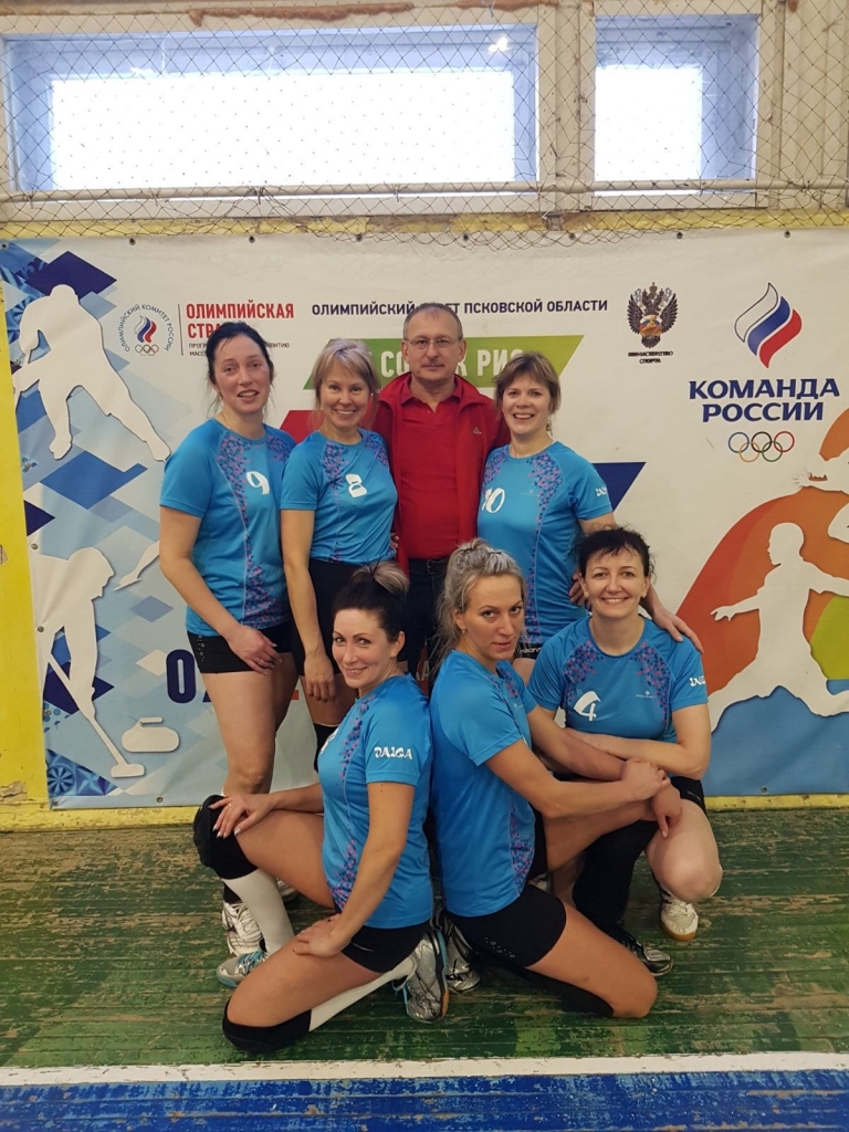 Sieviešu komandā spēlēja: Aija Vasiļjeva (otrajā rindā no kreisās), Iluta Rudzīte, Inita Medne, Daiga Ņikitina (pirmajā rindā no kreisās), Liene Ķikuste un Inese Ubaga. 
Autors: no personiskā arhīva