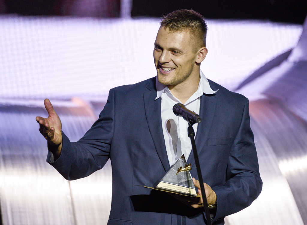 Balvu kā labākā komanda individuālajos sporta veidos saņēma Oskara Melbārža, Daumanta Dreiškena, Arvja Vilkastes un Jāņa Strengas bobsleja četrinieku ekipāža. Bobslejisti visu sezonu uzrādīja stabilus rezultātus un pasaules čempionātā ierindojās 4.vietā.

Autors: Ilmārs Znotiņš (LOK arhīvs)