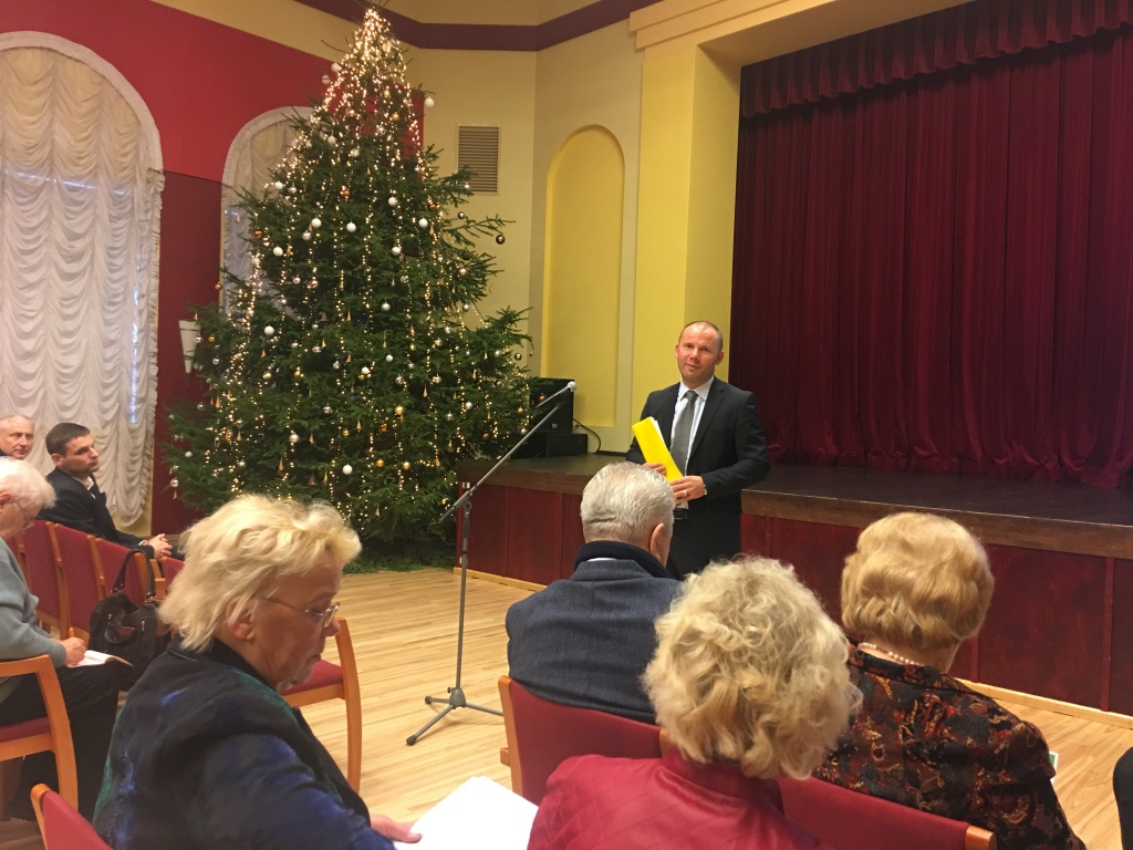 SIA “Balvu un Gulbenes slimnīcu apvienība” valdes priekšsēdētājs Marģers Zeitmanis, tiekoties ar iedzīvotājiem.

Autors: Diāna Odumiņa (no arhīva)