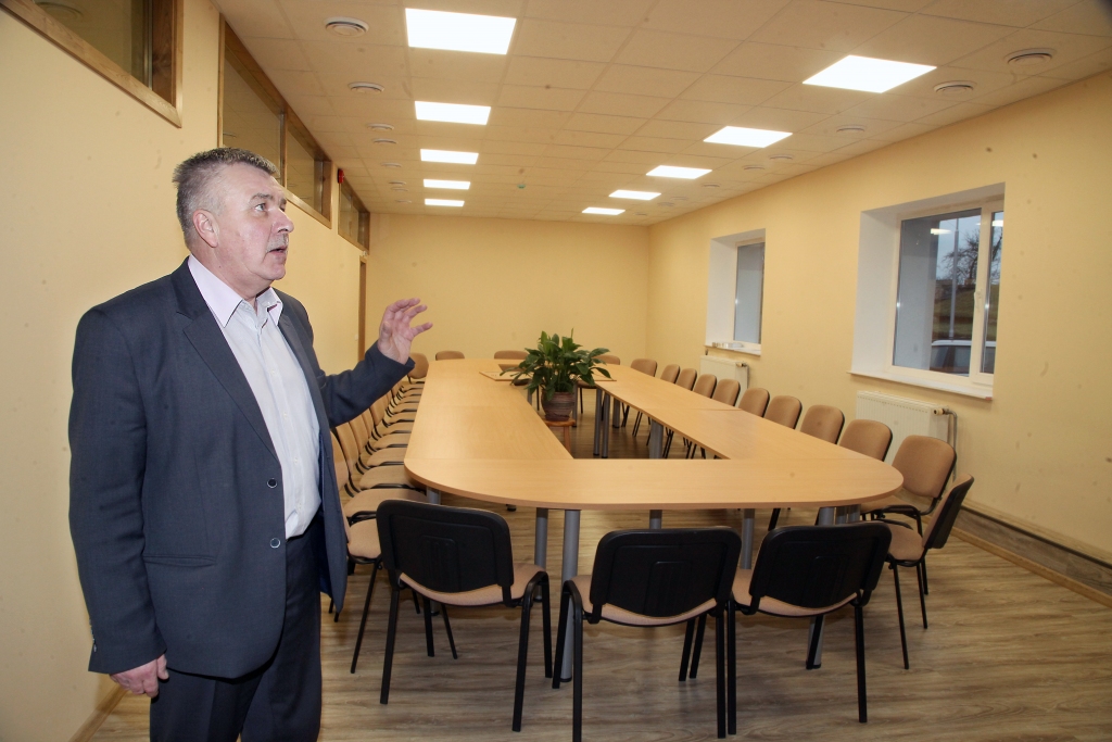 Jānis Antaņevičs norāda, ka konferenču zālē notiks apspriedes, apmācības, kā arī Gulbenes novada domes sociālo un veselības jautājumu komitejas sēdes.  	
Autors: Gatis Bogdanovs