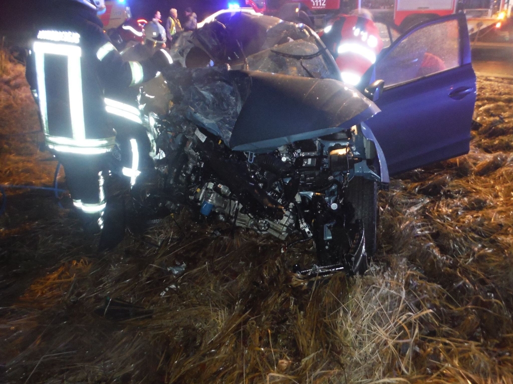 Pēc traģiskās avārijas no auto palikusi pāri vien pamatīga metālu kaudze. 
Autors: no Valsts Policijas arhīva