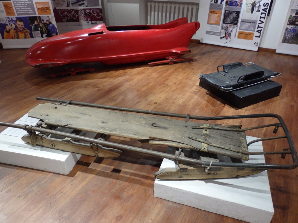 Ņemot vērā Latvijas sportistu brāļu Dukuru apbrīnojamos panākumus un daudzās uzvaras, Latvijas Sporta muzejā skeletonam, bobslejam un kamaniņu sportam atvēlēta vesela zāle.