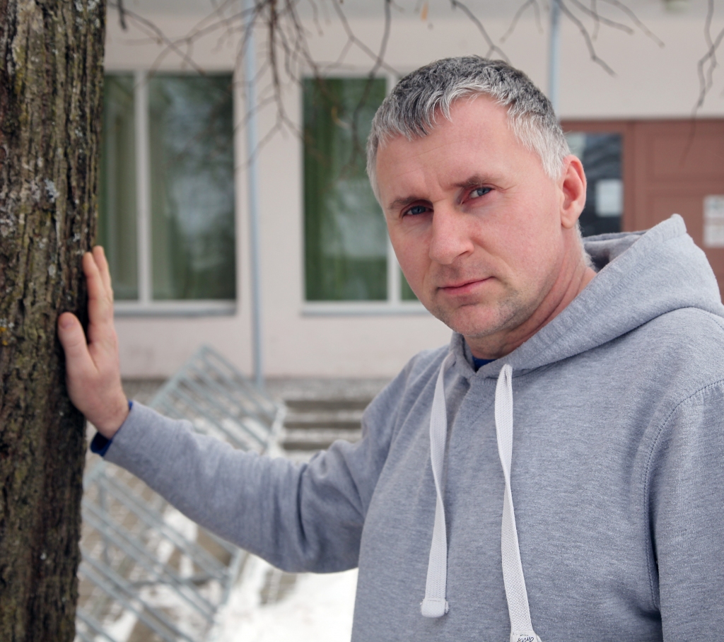 Guntis Princovs saka, ka pedagoga darbā nav vietas pelēcībai vai stagnācijai, jo mainās skolēnu paaudzes un skolotājam jāmainās līdzi. Novada deputāta darbs viņam ir vēl viens izaicinājums, kurā viņš meties iekšā ar pilnu atdevi. Tāpēc uz laiku malā nolikta mīlestība uz Tautas teātri. Visu paspēt tomēr neesot iespējams. 	
Autors: Gatis Bogdanovs