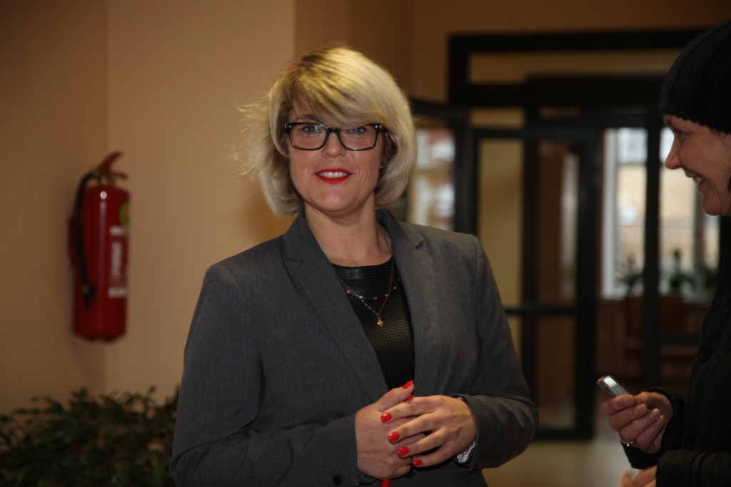 Deputāte Guna Pūcīte laikrakstam sacīja – viņa ir “komandas spēlētājs”. Vairāk “Dzirkstelei” savu lēmumu izstāties no Latvijas Zemnieku savienības viņa nekomentēja, taču solīja: “Kādā citā reizē!” 
Autors: Gatis Bogdanovs