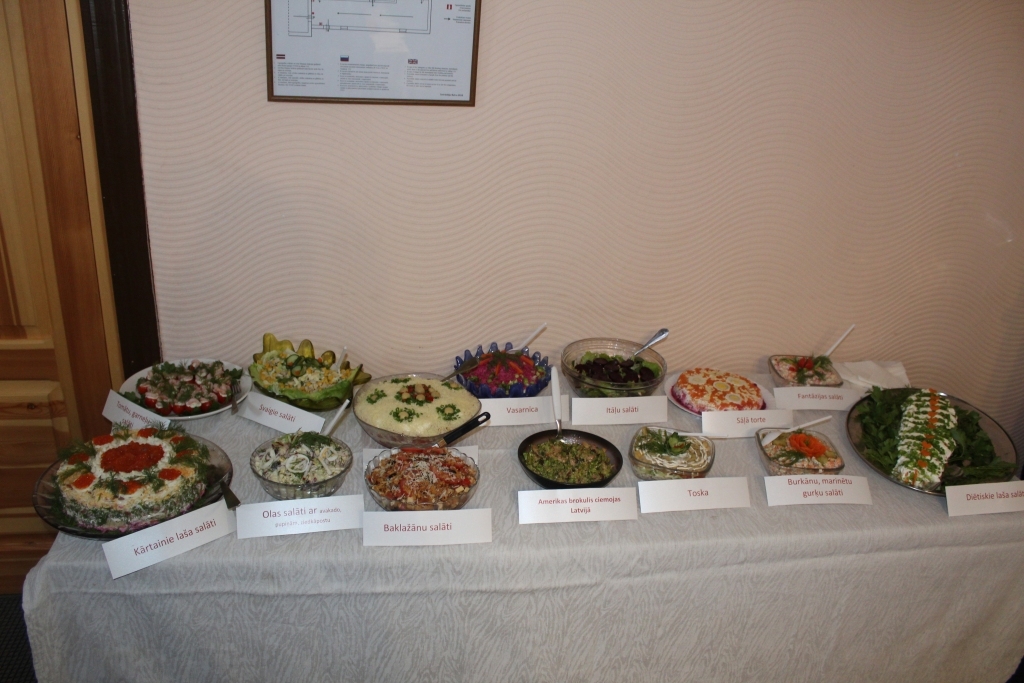 Salāti, ko pagājušajā svētdienā baudīja tūrisma sanāksmes dalībnieki Litenē.
Autors: no privāta arhīva
