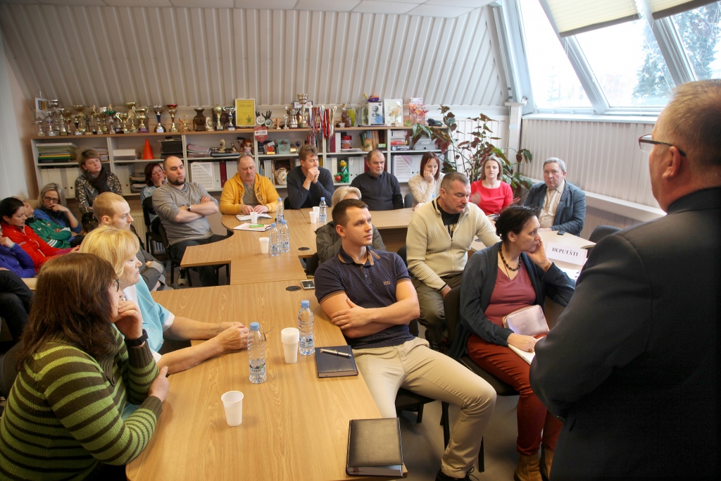 Viedokļu dažādība. Sporta skolas viedoklis - baseinam Gulbenē jābūt. Novada deputāti nav tik vienprātīgi, daudziem joprojām ir jautājumi. Grib dzirdēt ne tikai sportistu, bet arī pārējo iedzīvotāju domas. 
Autors: Gatis Bogdanovs