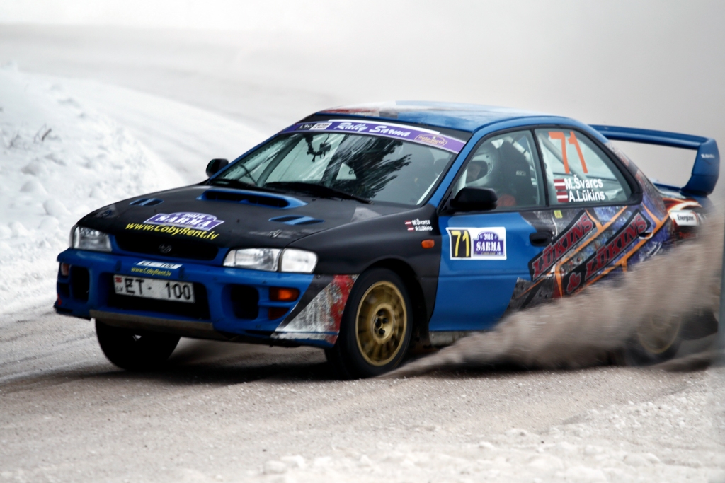 Pagājušās nedēļas nogalē autosporta līdzjutēji kuplā skaitā pulcējās uz Gulbenes ceļiem, kur notika viens no iespaidīgākajiem sporta notikumiem Gulbenes novadā – rallijs “Sarma”. Skatītāji un līdzjutēji atzīst - “Sarma” kārtējo reizi ir bijis viens no baudāmākajiem un labākajiem rallijiem, noorganizēts – augstā līmenī. Ralliju trases malās vēroja iespaidīgs skatītāju pulks. Lai sasildītos, līdzjutēji kurināja arī ugunskurus, dzēra karstu tēju, cepa desiņas, jo laiks bija atbilstošs kārtīgam ziemas rallijam. Rallijsprintā vislabākie atkal bija Mareks Švarcs-Švampāns/Armands Lūkins, kuri kāpa uz goda pjedestāla augstākā pakāpiena. M.Švarcam-Švampānam prieks gan par atbilstošiem laikapstākļiem rallijā, gan arī par to, ka bauda esot bijusi braukt tieši Beļavas ātrumposmu, daudzās vietās tur lidoja burtiskā nozīmē! 	
Autors: Gatis Pladars