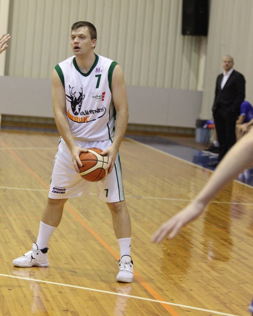 Pieredzējušais saspēles vadītājs R.Gabrāns izcēlās ar 18 punktiem, 10 rezultatīvām piespēlēm un 5 atlēkušajām bumbām.
Autors: Gatis Bogdanovs