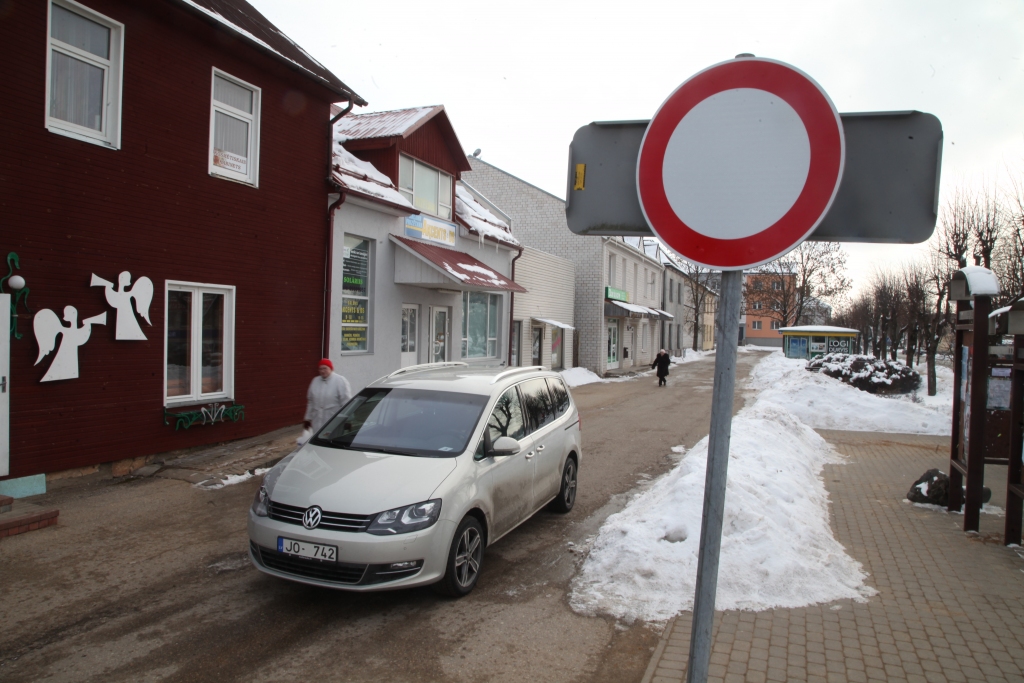 Arī turpmāk gājēju ielā būs jāsadzīvo gan gājējiem, gan preču piegādātājiem. 
Autors:  Gatis Bogdanovs