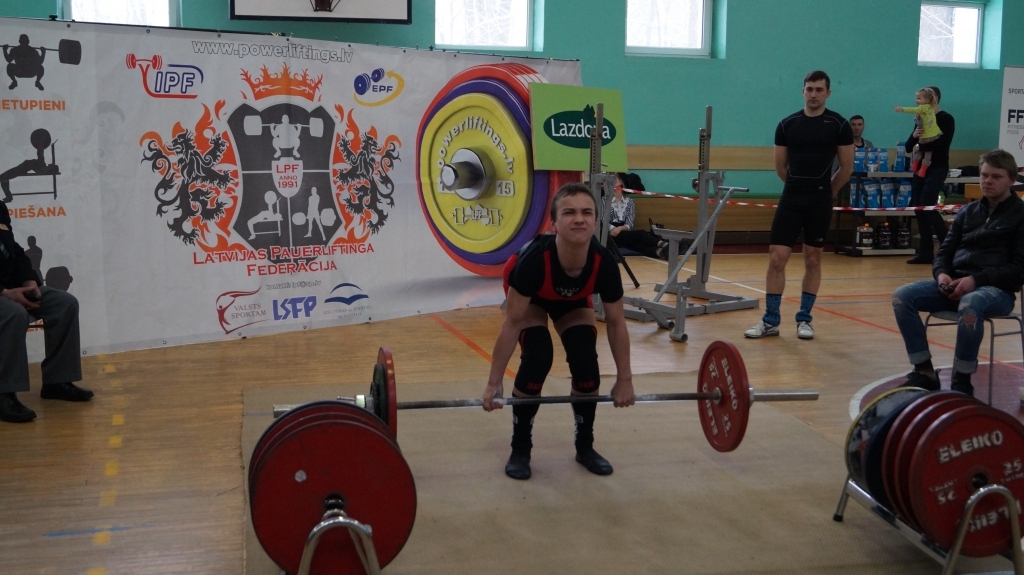 Sezonas sākums “Gulbenes K.S.P.” ir veiksmīgs, jo divos pirmajos Latvijas kausa posmos ir izcīnītas uzvaras. Pirmās sacensības spēka trīscīņā aizvadīja arī Rolands Cīrulis.
Autors: no personiskā arhīva