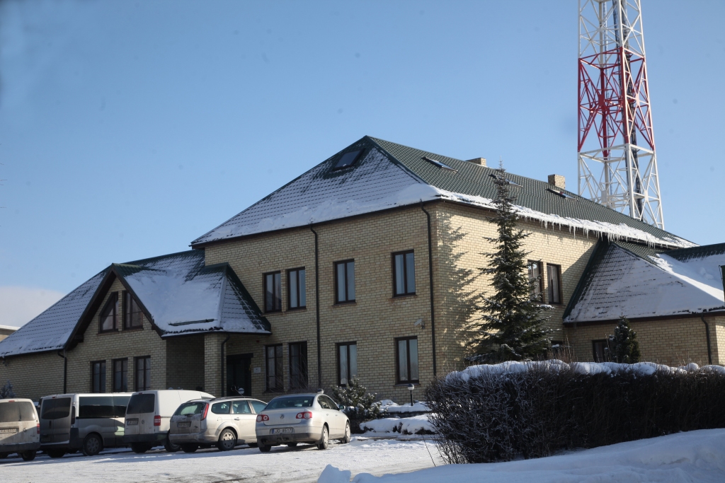 Gada beigās “Sadales tīkls” šo ēku Gulbenē būs atbrīvojis. Uzņēmumā notiek optimizācija. Andris Vējiņš komentē: “Šis ir viens no piemēriem, kad atbildīgi tiek izlietota nodokļu maksātāju nauda.“ 
Autors: Gatis Bogdanovs 