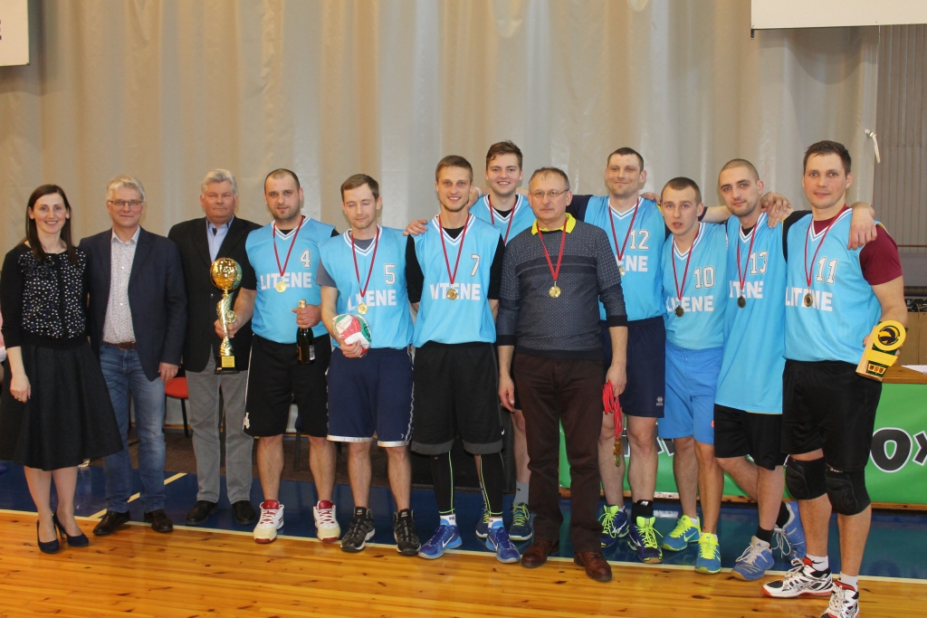 “Litenes” komandā spēlēja un zelta godalgas izcīnīja Nauris Pulkstenis, kurš tika atzīts arī par komandas vērtīgāko spēlētāju, Roberts Platais, Andrejs Krikovs, Aleksandrs Šrubs, Gints Grodnis, Kristers Kanaviņš, Māris Mucenieks, Edžus Solovjovs un Ralfs Skopāns, komandas pārstāvis - Vitālijs Platais.
Autors: Ziedonis Lazdiņš