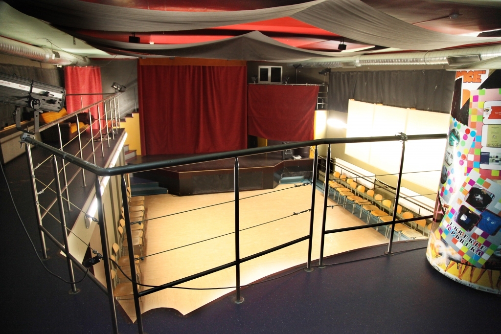 Vajadzīgs remonts! Tā secina gulbenieši pēc filmu skatīšanās Gulbenes kultūras centra diskozālē. 
Autors: Gatis Bogdanovs