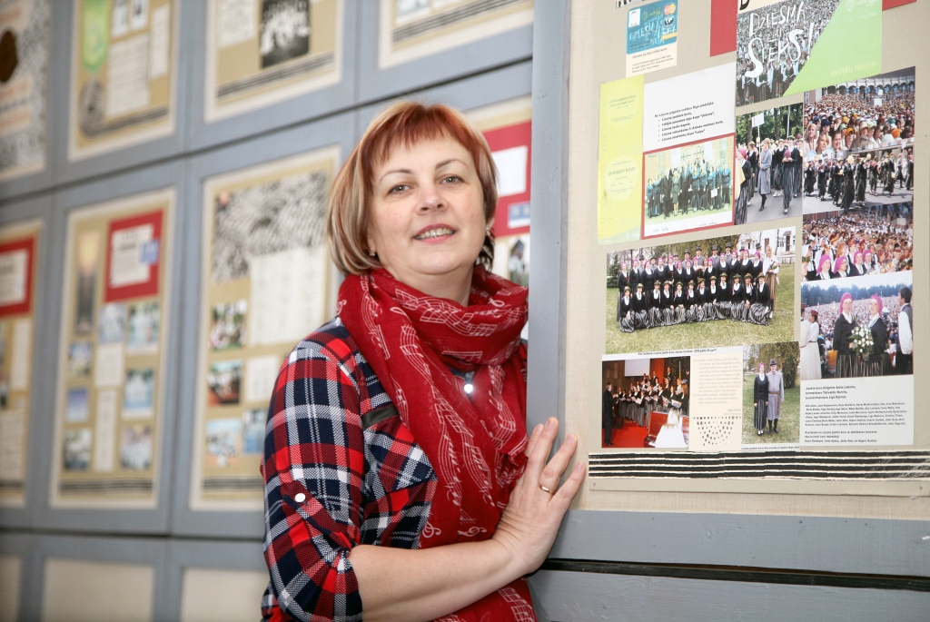 Liena Vaļģe ir viena no koristēm, kas turpina savas mammas dziesmu ceļu.
Autors:  Gatis Bogdanovs