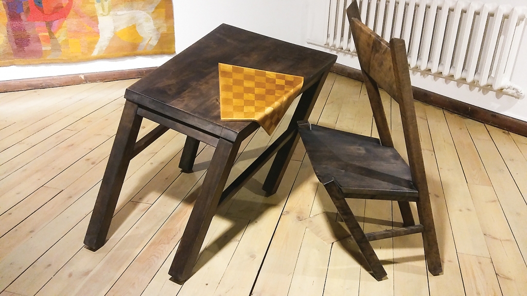 Jānis Straupe. Inscenējums konflikta situācijai. Galds un krēsls (1987).