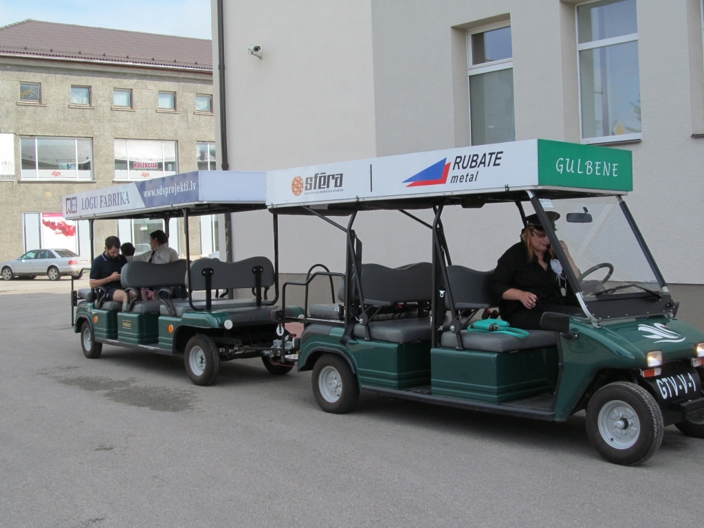 Ne tikai braukt vilcieniņā, bet ceļā arī izkāpt no tā, kaut ko uzzināt, izjust, izbaudīt Gulbenē! Tāds ir deputāta Anatolija Savicka priekšlikums. Tūrisma organizācijai Gulbenē un novadā ir jāmeklē niansētākas, atraktīvākas formas. 	
Autors: no Dzirksteles arhīva