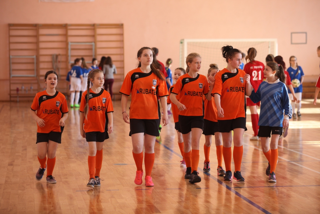 Gulbenietes pirmajā spēlē labi cīnījās ar FK “Priekuļi” vienaudzēm un uzvarēja ar 1:0. Vārtus guva K.K.Brence.
Autors: Gatis Bogdanovs