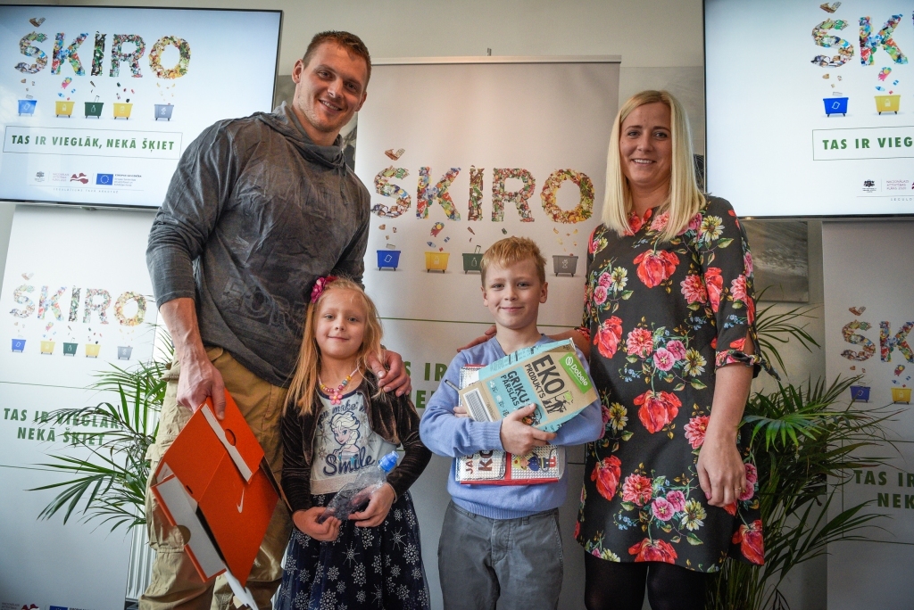 Pēc četru nedēļu šķirošanas D.Dreiškena ģimenē nešķiroto atkritumu svars procentuāli samazinājies visvairāk. 
Autors: Publicitātes foto