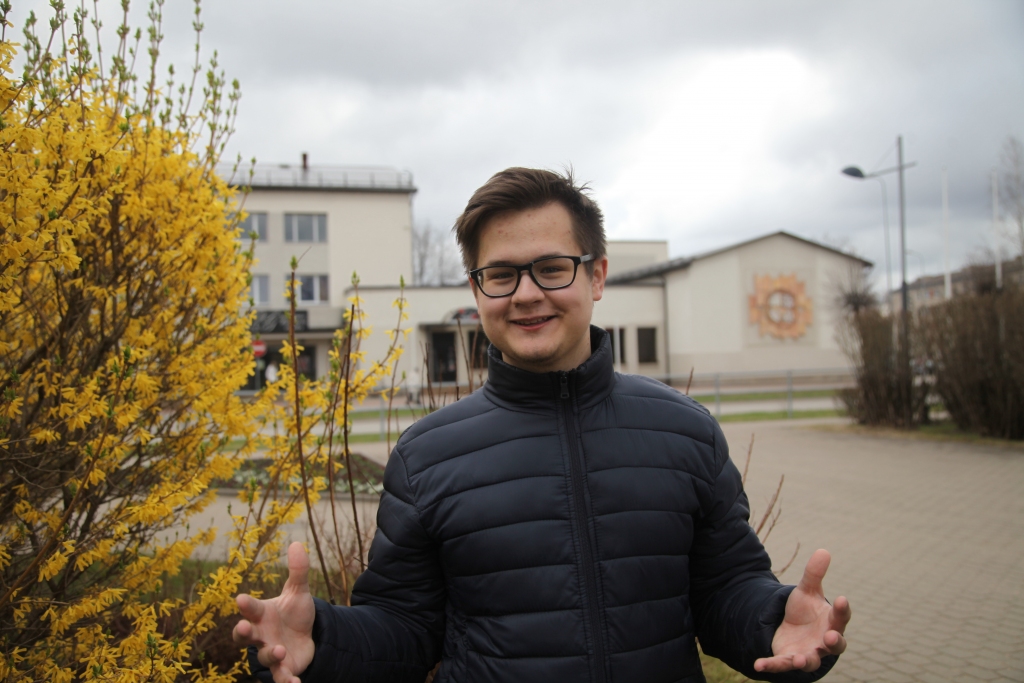 Ar Georgu Gibalu atrast kopēju valodu ir ļoti viegli. Sirsnīgs un atvērts - tāds ir Georgs. Iespējams, nākotnē viņu varēsim saukt par dziedošo ārstu, jo savu nākotni puisis saista ar medicīnu. Savukārt dziedāšana korī būs sirdslieta, ko darīt brīvajā laikā.  
Autors: Gatis Bogdanovs