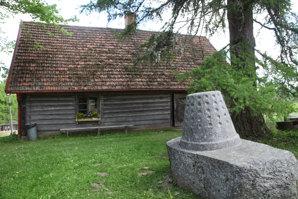 Autors: no “Dzirksteles” arhīva