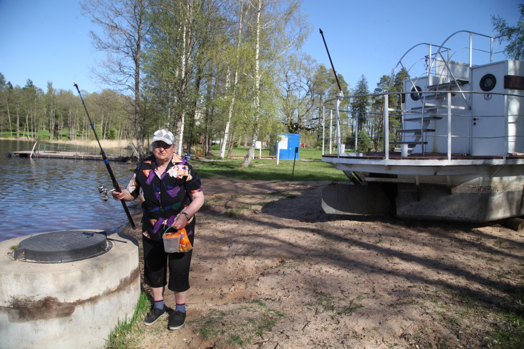 Stāmerienas sakoptais ezera krasts priecē gan makšķerniekus, gan atpūtniekus. 
Autors: Gatis Bogdanovs
