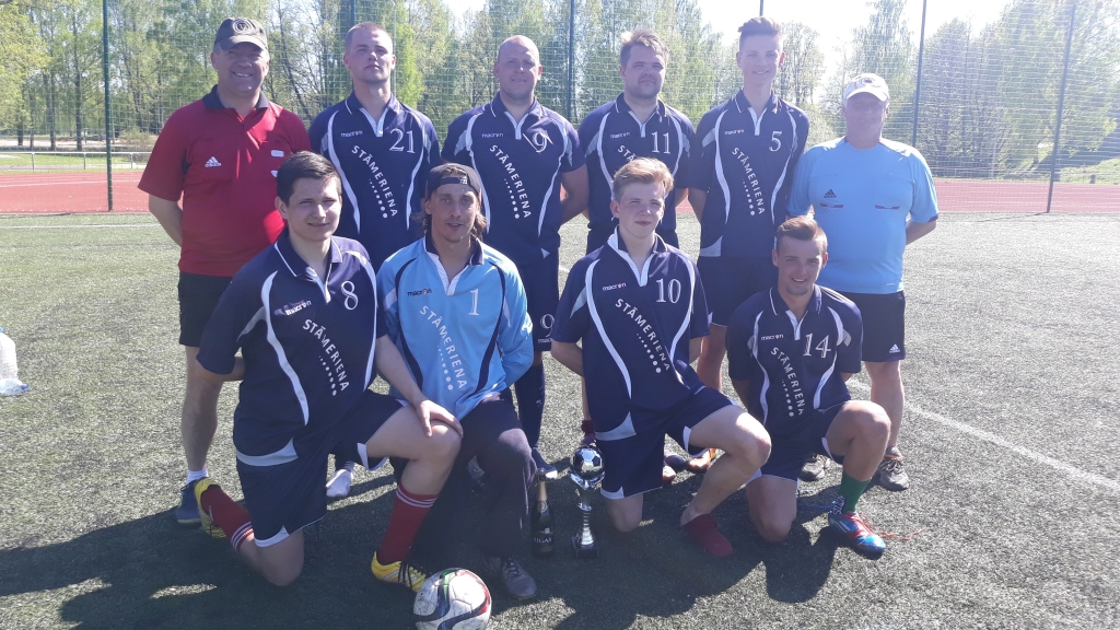 Stāmerienas komanda ar sacensību tiesnešiem.
Autors: no personiskā arhīva