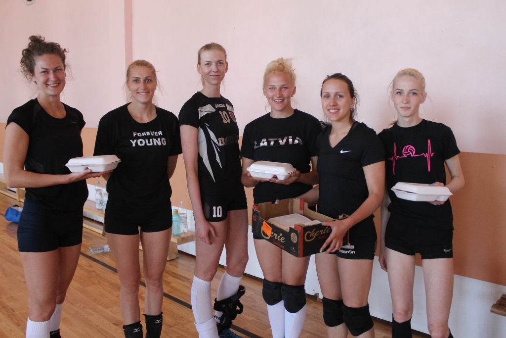 Komandas izspēlēja apli. “Viļņa Reinsona piemiņas kausu” jau sesto gadu pēc kārtas izcīnīja Litenes komanda, kas visās piecās cīņās uzvarēja ar rezultātu 2:0. 
Autors: Ziedonis Lazdiņš