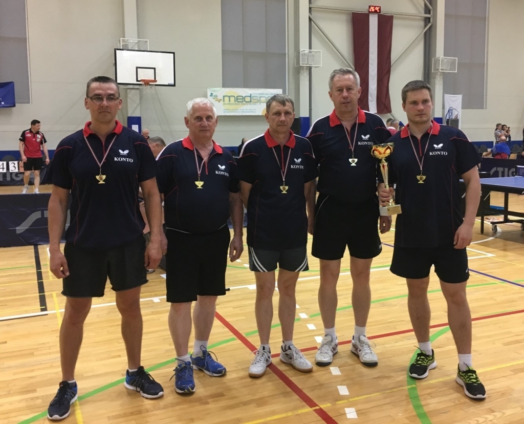 Latvijas komandu čempionāts galda tenisā, Gulbenes komanda. No kreisās: Neilands Andris, Gibala Jānis, Žvīgurs Aigars, Koris Agris, Ribakovs Mārtiņš.
Autors: no personiskā arhīva