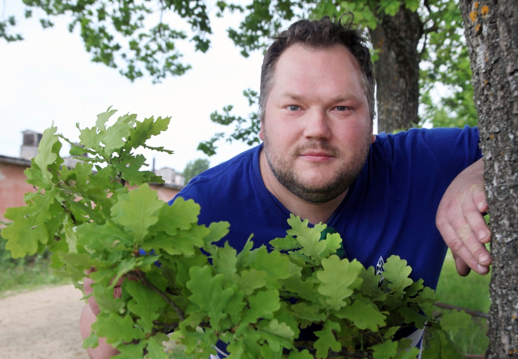 Artūrs Donskis Lizumā dzīvo trešo gadu. Viņam šeit patīk, jo Lizumā viss notiek. Tas, viņaprāt, ir plaukstošākais pagasts, kurā ir lieli uzņēmumi un vakaros rosīga sabiedriskā dzīve.
Autors: Gatis Bogdanovs