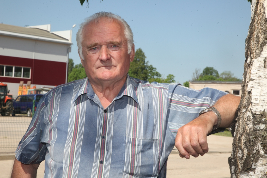 “Es pateicu – būsim kaut trīs vai četri dziedātāji, bet “Namejs” būs!”
Juris Slaucītājs
Autors: Juris slaucītājs