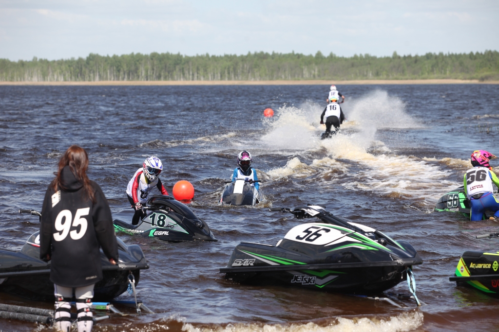 Neņemot vērā lielo vēju, sacensību dalībnieki izbaudīja Latvijas čempionāta pirmo posmu.	
Autors: Gatis Bogdanovs