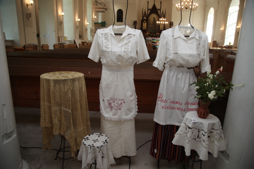 Ikviens ir aicināts uz Gulbenes luterāņu baznīcu, lai apskatītu rokdarbnieču veikumu. Altārsegas, dvieļi, priekšauti, sedziņas – tas viss apkopots izstādē “Mantojums. Baltie izšuvumi.”    
Autors: Gatis Bogdanovs