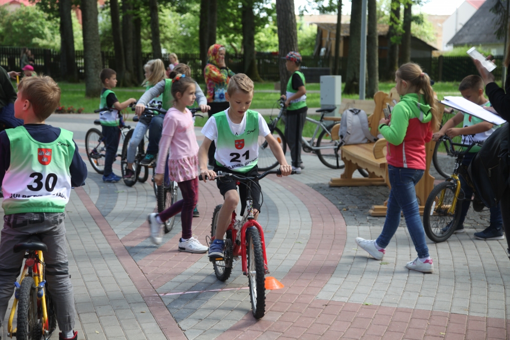 Velosipēdisti labprāt apliecina savas prasmes dažādās sacensībās un pasākumos, arī pasākumā “Startējam vasaru 2018”.  
Autors: Gatis Bogdanovs