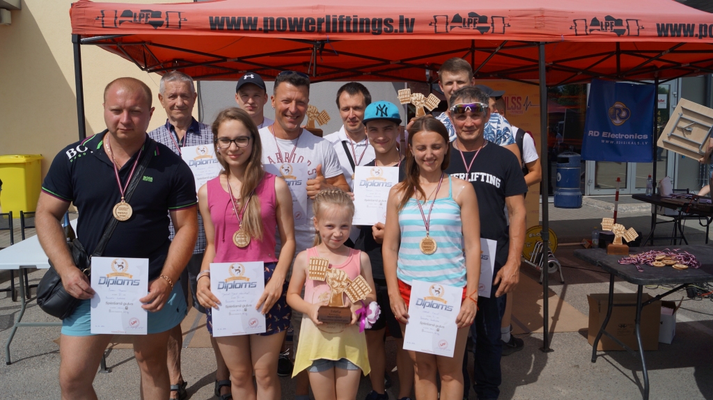 “Kurbada kausā” komandu vērtējumā 1.vietu izcīnīja “Gulbenes K.S.P.”. 
Autors:  no personiskā arhīva