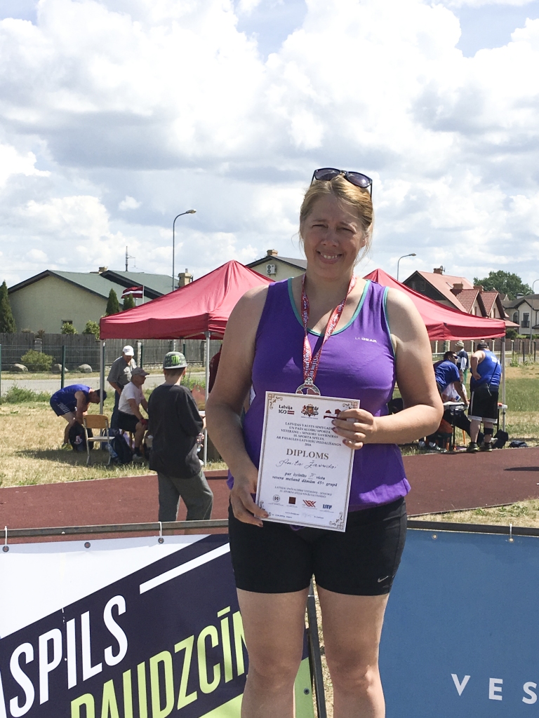 Pirmo reizi vesera mešanā startēja Anita Žavrida, un uzreiz jau viņas veseris aizlidoja vairāk nekā 19 metru attālumā. Tika izcīnīta 2.vieta savā vecuma grupā un gūta ierosme turpināt treniņus un startēt nākamajās sacensībās.
Autors: Diāna Odumiņa