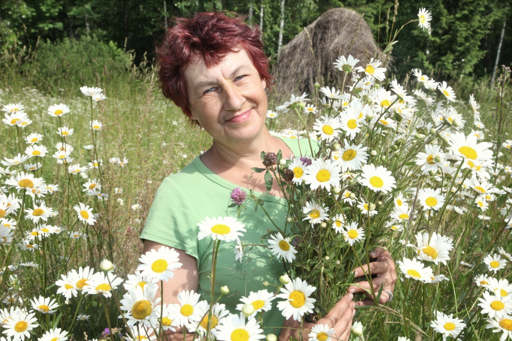 Līga Dobre svētkos visiem novēl priecāties par to, kas ir, un beigt gausties par to, kā pietrūkst. Tas ir arī viņas pašas dzīves moto. 
Autors:  Gatis Bogdanovs